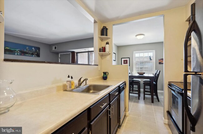 2319 Pond View Dr in West Chester, PA - Foto de edificio - Building Photo