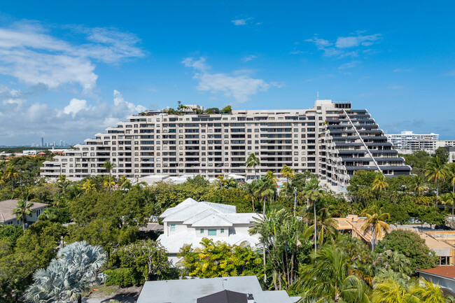 The Emerald Bay in Miami, FL - Building Photo - Building Photo