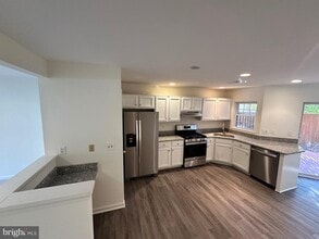 43539 Kiplington Square in Chantilly, VA - Foto de edificio - Building Photo