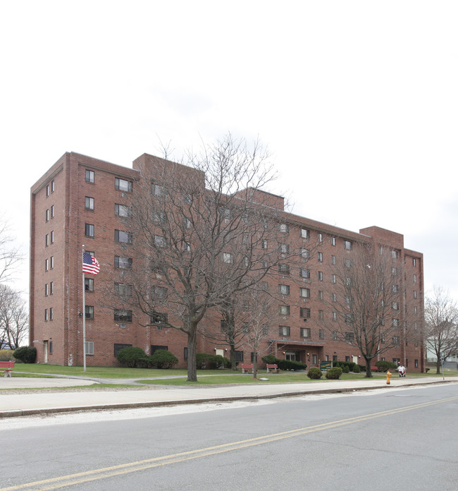 Columbia Arms in Pittsfield, MA - Building Photo - Building Photo