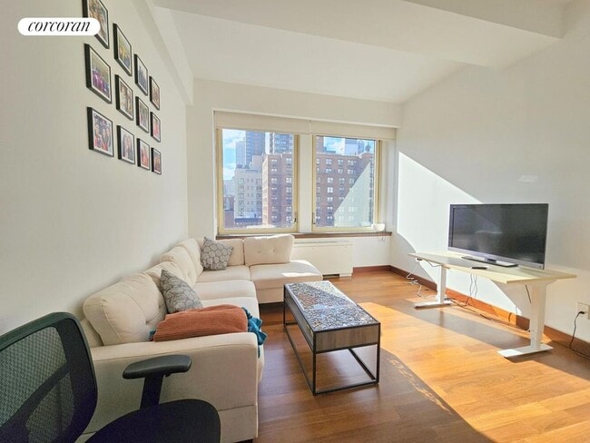 305 E 63rd St in New York, NY - Building Photo - Building Photo