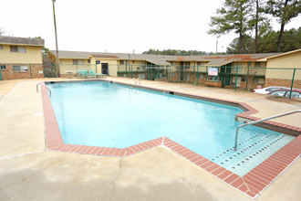 Pinecrest in Huntsville, AL - Building Photo - Building Photo