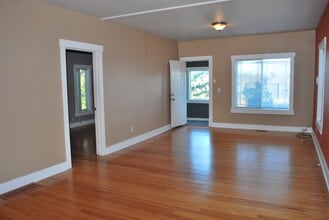 6027 6th Ave NE in Seattle, WA - Foto de edificio - Building Photo