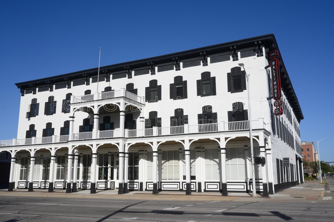 300 N Main in Wichita, KS - Building Photo