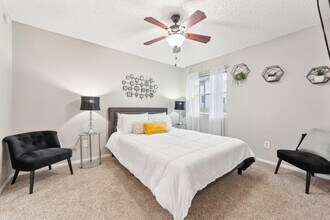 Villas de la Plaza in Austin, TX - Building Photo - Building Photo