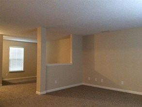 1281 Rosemary Ct in Greenfield, IN - Foto de edificio - Building Photo