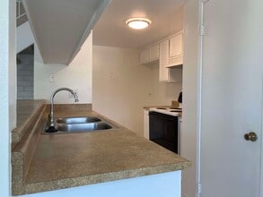 597 Paseo La Perla in Thousand Oaks, CA - Building Photo - Building Photo