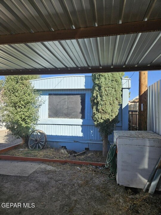 201 SW 6th St in Fabens, TX - Building Photo