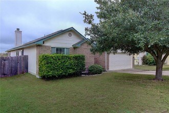 217 Lakemont Dr in Hutto, TX - Building Photo - Building Photo