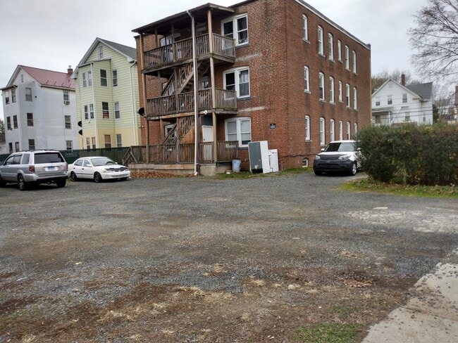 415 East St in New Britain, CT - Building Photo - Building Photo