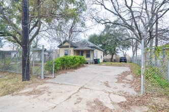 10340 Tanner Rd in Houston, TX - Building Photo - Building Photo