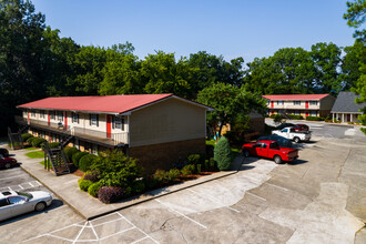 Strawberry Commons Apartments in Dalton, GA - Building Photo - Building Photo