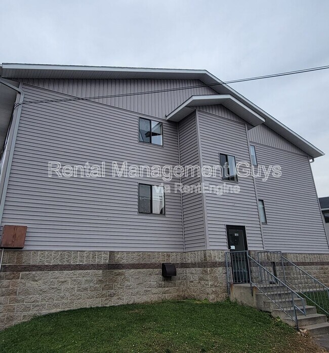131 Cedar Ct E in St. Joseph, MN - Building Photo - Building Photo