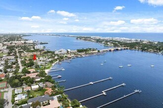 121 S Lake Dr in Lantana, FL - Building Photo - Building Photo