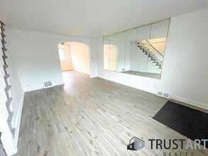 6734 Oakland St in Philadelphia, PA - Building Photo - Building Photo