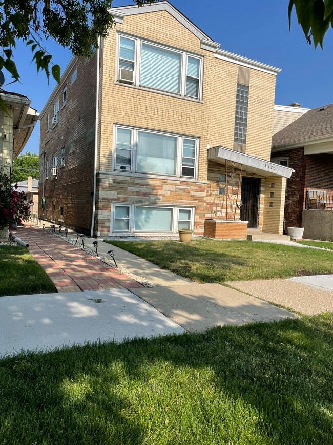 6125 S Kilpatrick Ave, Unit 1G in Chicago, IL - Building Photo - Building Photo