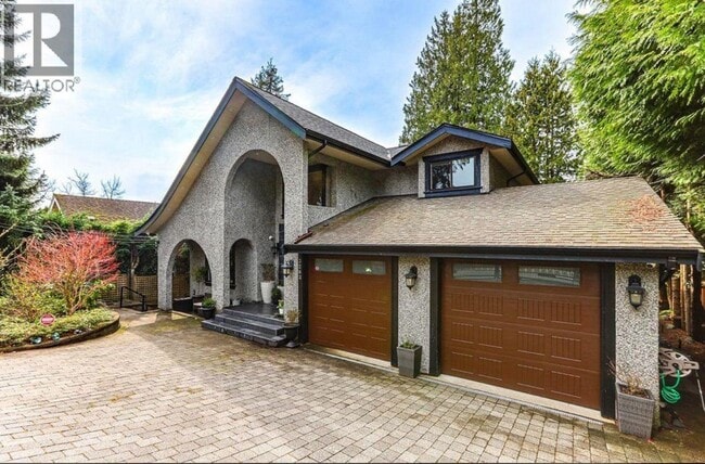 3263 Norwood Ave in North Vancouver, BC - Building Photo - Building Photo