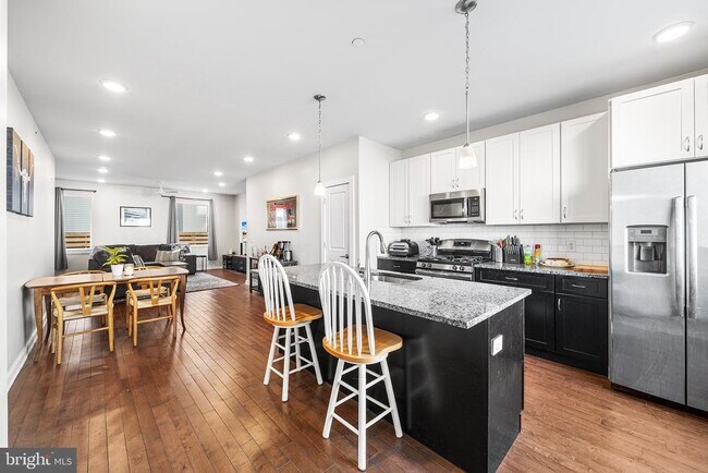 property at 1640 N 5th Ct