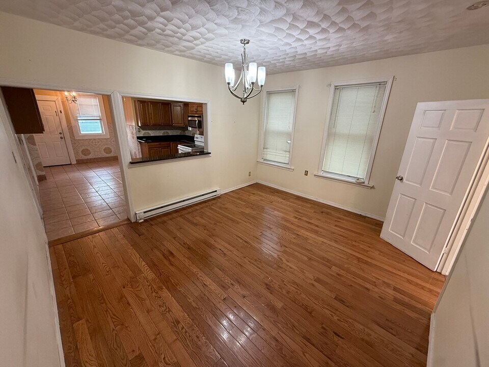 101 Brooks St in Boston, MA - Building Photo