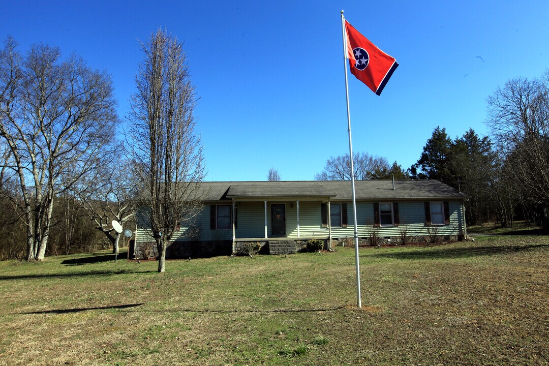 134 Church Cross Rd in Bell Buckle, TN - Building Photo