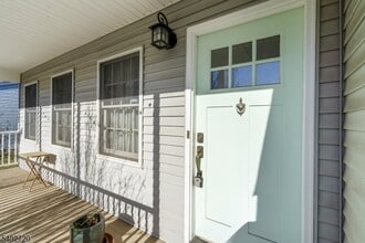 6 Hoagland Ct in Bridgewater, NJ - Building Photo - Building Photo