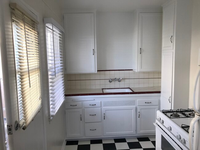 4354 Elenda St, Unit 1 in Culver City, CA - Building Photo - Building Photo