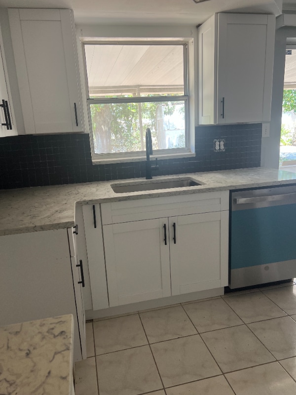 1300 Classic Dr in Holiday, FL - Building Photo - Building Photo