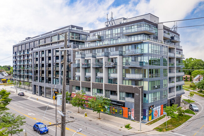 Queensway Park Condos in Toronto, ON - Building Photo - Building Photo