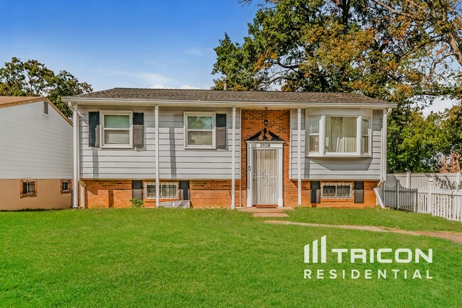 property at 3109 Lakehurst Ave