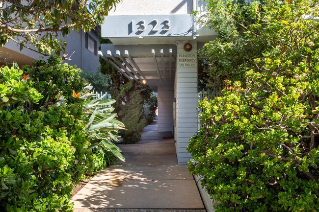 1323 14th St in Santa Monica, CA - Building Photo - Building Photo