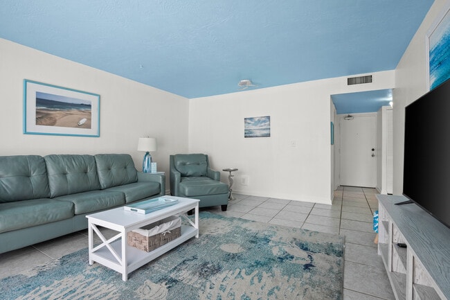 223 Columbia Dr, Unit 115 in Cape Canaveral, FL - Building Photo - Building Photo