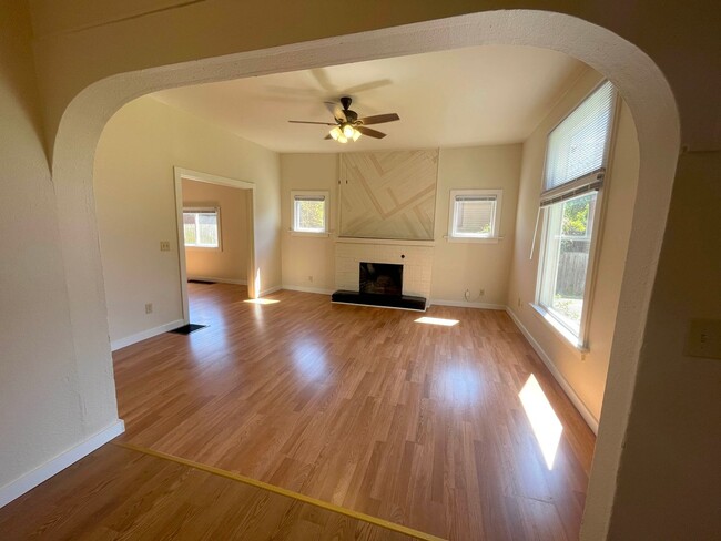 713-715-715 NE Jarrett St in Portland, OR - Building Photo - Building Photo