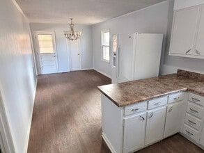 2201 Windcrest Dr in Florence, AL - Foto de edificio - Building Photo