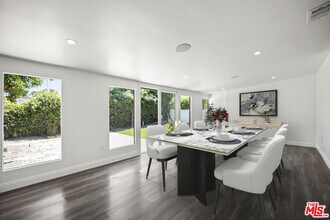23046 Leonora Dr in Los Angeles, CA - Building Photo - Building Photo
