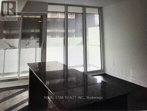 426 University Ave in Toronto, ON - Building Photo - Building Photo