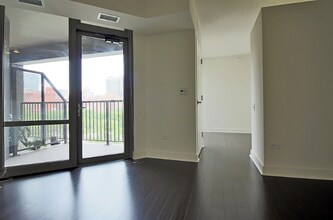 945 S Clark St in Chicago, IL - Foto de edificio - Building Photo