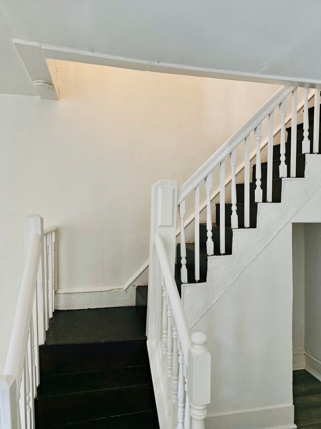 124 W Sylvania St in Philadelphia, PA - Building Photo - Building Photo