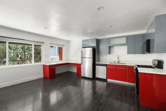 1321 W 36th Pl in Los Angeles, CA - Building Photo - Building Photo