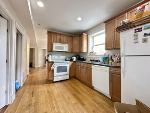 22 Saint Alphonsus St, Unit 301 in Boston, MA - Building Photo - Building Photo