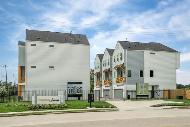 3905 Pinemont Dr in Houston, TX - Foto de edificio - Building Photo