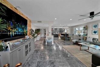 372 Golfview Rd, Unit 201 in North Palm Beach, FL - Building Photo - Building Photo