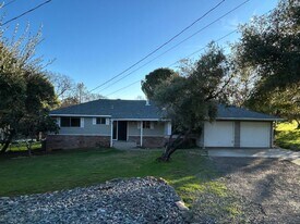 120 Bessie Ln in Oroville, CA - Building Photo