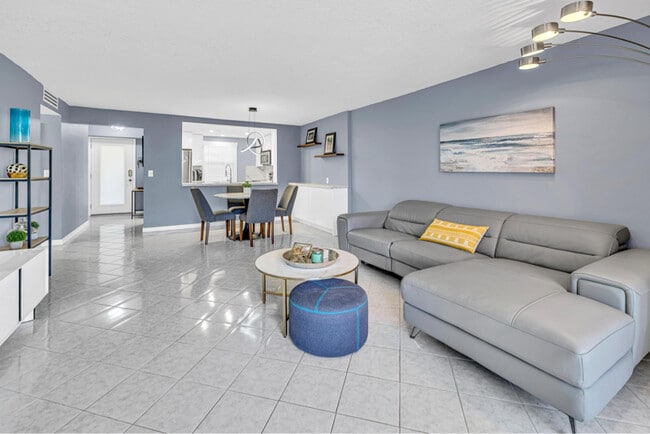 311 SE 3rd St, Unit 102 in Dania Beach, FL - Foto de edificio - Building Photo