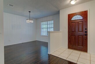 13001 Campos Dr in Austin, TX - Building Photo - Building Photo