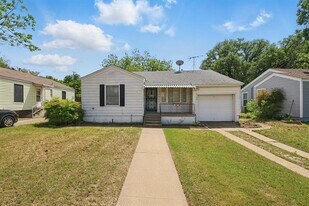 2104 W Lotus Ave in Fort Worth, TX - Building Photo