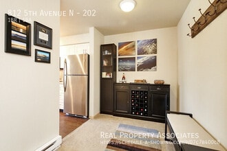 812 5th Ave N in Seattle, WA - Foto de edificio - Building Photo
