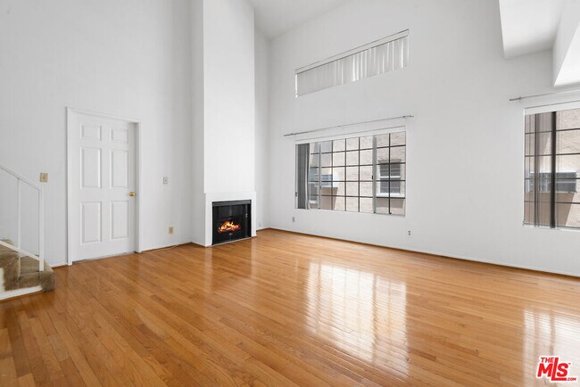 607 N Rossmore Ave in Los Angeles, CA - Building Photo - Building Photo