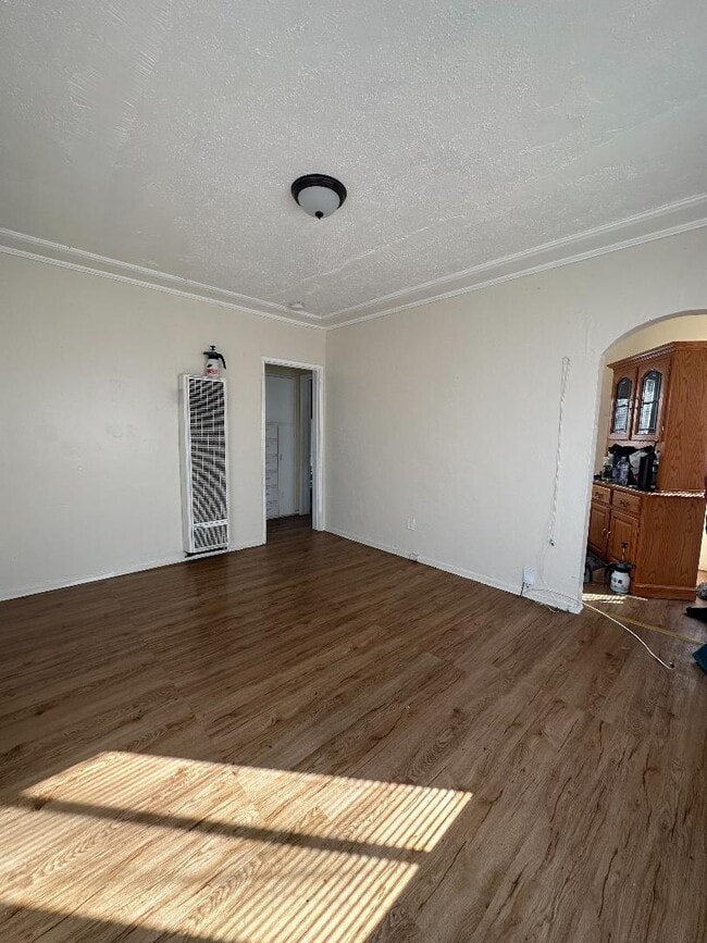 3334 E 8th St in Los Angeles, CA - Foto de edificio - Building Photo