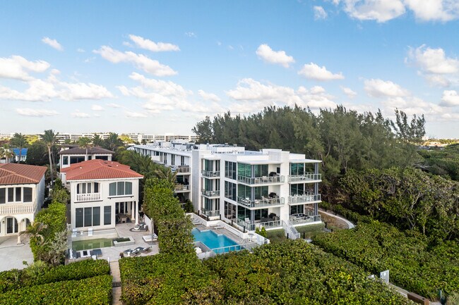 1625 S Ocean Blvd in Delray Beach, FL - Foto de edificio - Building Photo