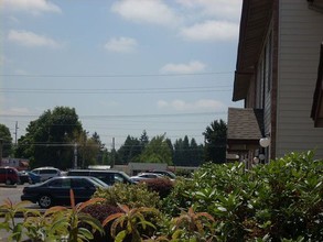 Silverpark Apartments in Salem, OR - Building Photo - Building Photo